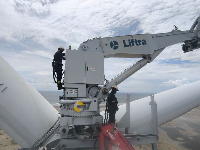 Guindaste LIFTRA instalado na nacele do aerogerador